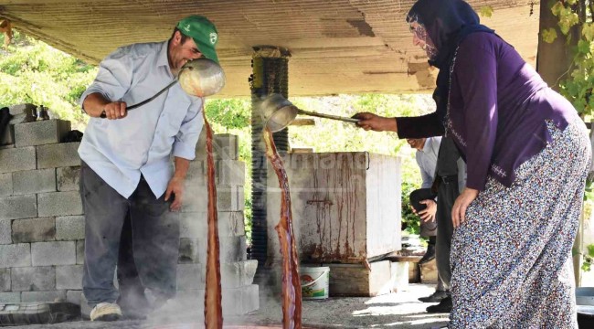 Bölgede asırlardır doğal yollarla yapılıyor, kilosu 200 liradan satılıyor