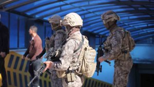 Canlı yayın açıp özel harekat polisinden kaçtı, her yerde aranıyor