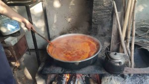 Dağlık bölgelerden toplayıp şurup yapıyorlar, kışın tüketilecek