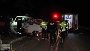 Kaza sonrası kamyonette sıkışan sürücü için ekipler seferber oldu