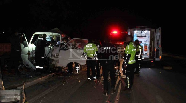 Kaza sonrası kamyonette sıkışan sürücü için ekipler seferber oldu