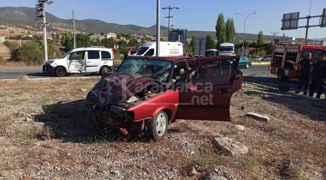 Öğretmenlerin olduğu araç otomobille çarpıştı: 6 yaralı