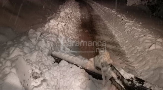 Bölgede kar kalınlığı 50 santimetreye ulaştı, Muhtar destek verdi