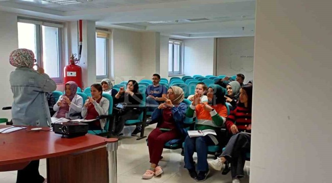 Ermenek'te hastane personeline işaret dili eğitimi verildi