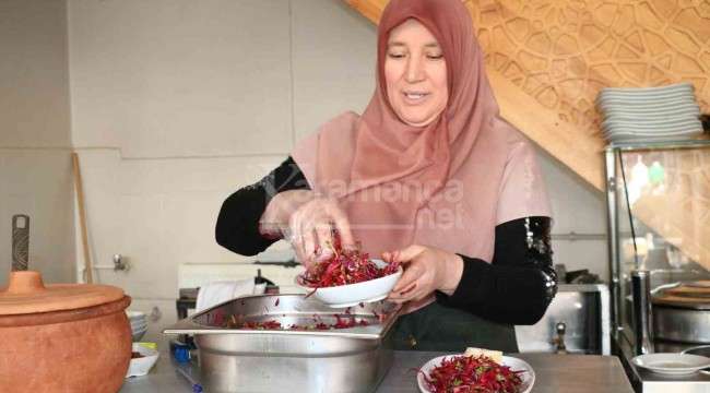 Evini satarak kurduğu iş, hemcinslerine ekmek kapısı oldu