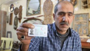 İnanmayanlara kimliğini gösteriyor, ''Çizgi filmden etkilenmedim''