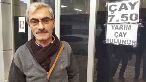 İş yerinin camına astığı "Yarım çay bulunur" yazısının sebebini söyledi