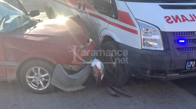 Karaman'da ambulans ile otomobil çarpıştı: 1 yaralı