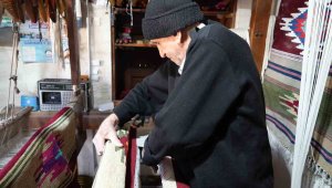 Üç metrekarelik dükkanda üretip yurt dışına satıyor, fiyatı 350'den başlıyor