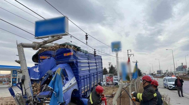 Ereğli'de pancar yüklü kamyon ile kamyonet çarpıştı: 2 yaralı