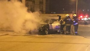 Seyir halindeki otomobilde yangın