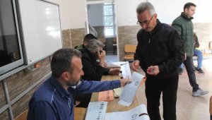 Karaman'da oy kullanma işlemi başladı