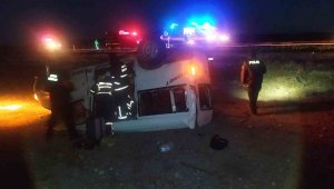 Karapınar'da minibüs şarampole devrildi: 6 yaralı