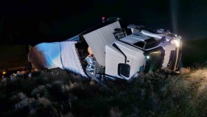 Karapınar'da tır devrildi: 1 yaralı