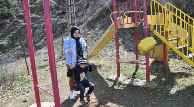 Pınar öğretmen 45 kilometrelik yolu tek öğrencisi için kat ediyor