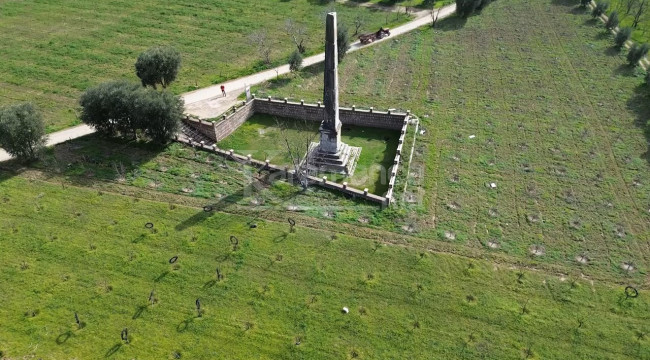 Şeftali bahçesinin ortasında, Dünyanın çeşitli yerlerinden gelenler var