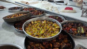 Şehrin yöresel tepsi yemekleri fırınları süslüyor