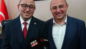 Görenler yeni belediye başkanını ikizi ile karıştırıyor