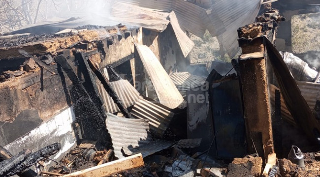 Karaman'daki yangında köy evi küle döndü