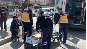 Küçük çocuğu abisi sarılarak sakinleştirmeye çalıştı