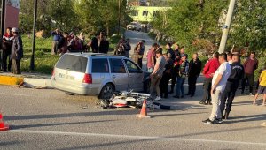 Motosiklet ile otomobil çarpıştı: 2 yaralı