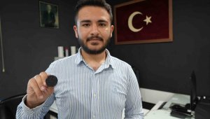 Türkiye'nin en genç muhtarı mührü babasından alarak göreve başladı