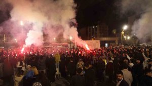 Yüzlerce kişi geleneksel sahur halayında buluştu