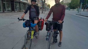 Alman çift bisikletle Meke Gölü'ne ulaştı