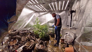 Karaman'da işyerine kurulan gizli odayı polis bulunca 2 kişi tutuklandı