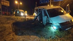Karapınar'da midibüs ile panelvan çarpıştı: 24 yaralı
