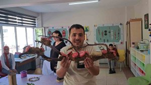 Atık malzemeler engelli öğrencilerin elinde esere dönüştü