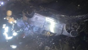 Şarampole uçan otomobil yandı: 4 ölü, 2 yaralı