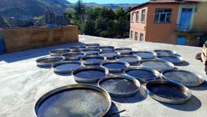 Bölge halkı bununla geçiniyor, güneşte 3 gün boyunca bekletiliyor