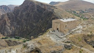 Türk mimarisinin Anadolu'da ki ilk örneklerinden biri, yıllardır ayakta
