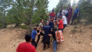 Uçuruma yuvarlanan araçtaki genç kadın öldü