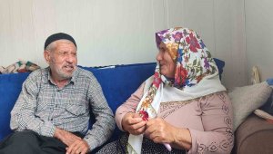 51 yıllık evli çift gençlere örnek oluyor