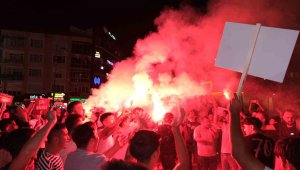 Karaman FK'daki yönetim krizine taraftarlardan meşaleli tepki