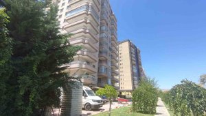 Konya'da 12. kattan atlayan kişi, iş yeri sahibinin üzerine düştü