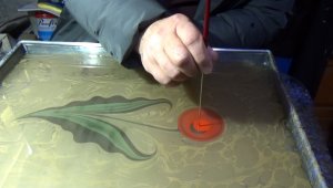 Boyaları topraktan yapıyor