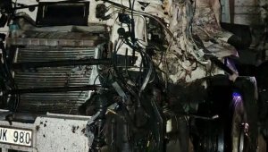 2 TIR çarpıştı: 3 yaralı