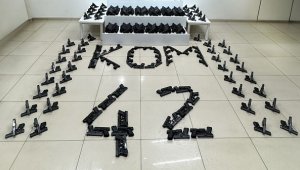 Evde 400 tabanca ele geçirildi; baba ile oğlu tutuklandı