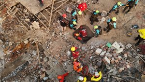 Konya'da çöken 4 katlı binanın enkazında 2 kişi aranıyor; 4 gözaltı