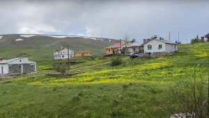 Dağın zirvesindeki bu köyde sadece 2 mevsim görülüyor