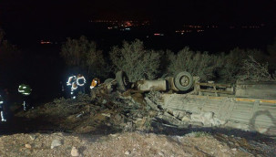 Devrilen tırda Selahattin Koçoğlu ile Muhterem Topçu öldü