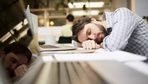 Evliler, evli olmayanlardan daha mutlu