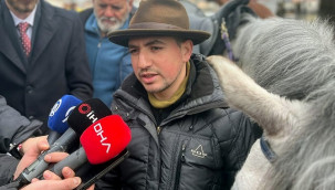 Geleneği yaşatmak için at sırtında aylarca yolculuk yapıyorlar