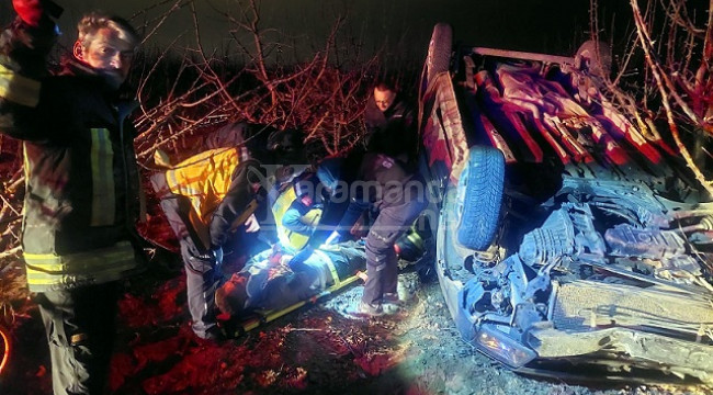 Kazada aracında sıkışan sürücü yaralı olarak çıkarıldı