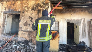 Köydeki yangında ikamette maddi hasar oluştu