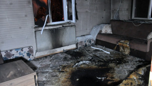 Karaman'da saldırganlar bir evin camını kırıp molotofkokteyli attı