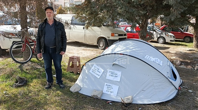 Kararı protesto için adliyenin karşısına çadır kurdu